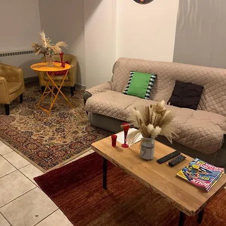 בית הארחה Maison Spacieuse Et Familiale 4*