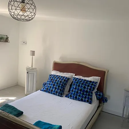 Maison Spacieuse Et Familiale בית הארחה 4*