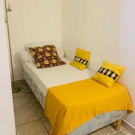 בית הארחה Maison Spacieuse Et Familiale 4*