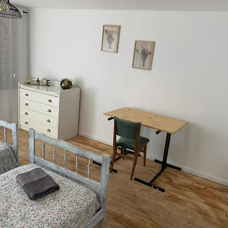 Maison Spacieuse Et Familiale בית הארחה 4*