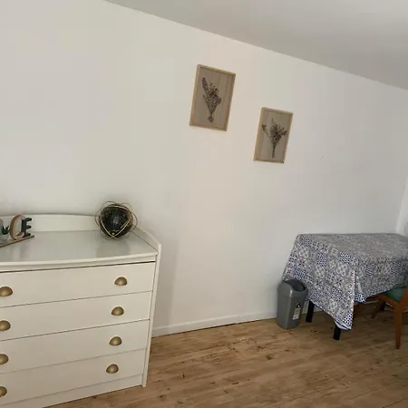 Maison Spacieuse Et Familiale בית הארחה 4*