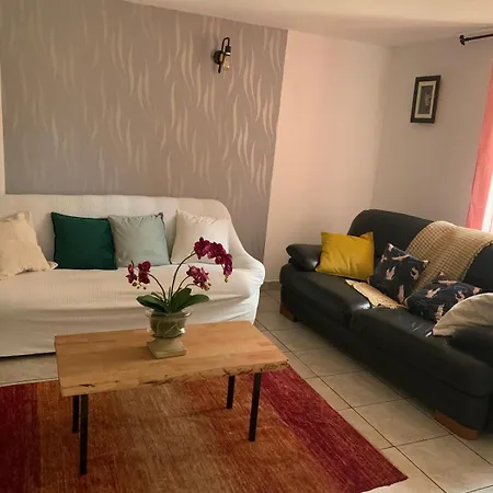 בית הארחה Maison Spacieuse Et Familiale 4*